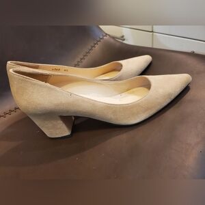 Jon Josef Suade beige chunky heels 1.5 inch stunning comfortable shoes
